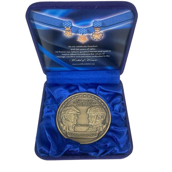 Medal of Honor Commemorative Challenge Coin & Case 1861-2011 Military Tradition - Picture 8 of 8